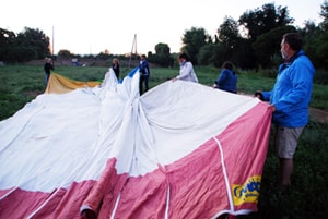 Preparing balloon flight